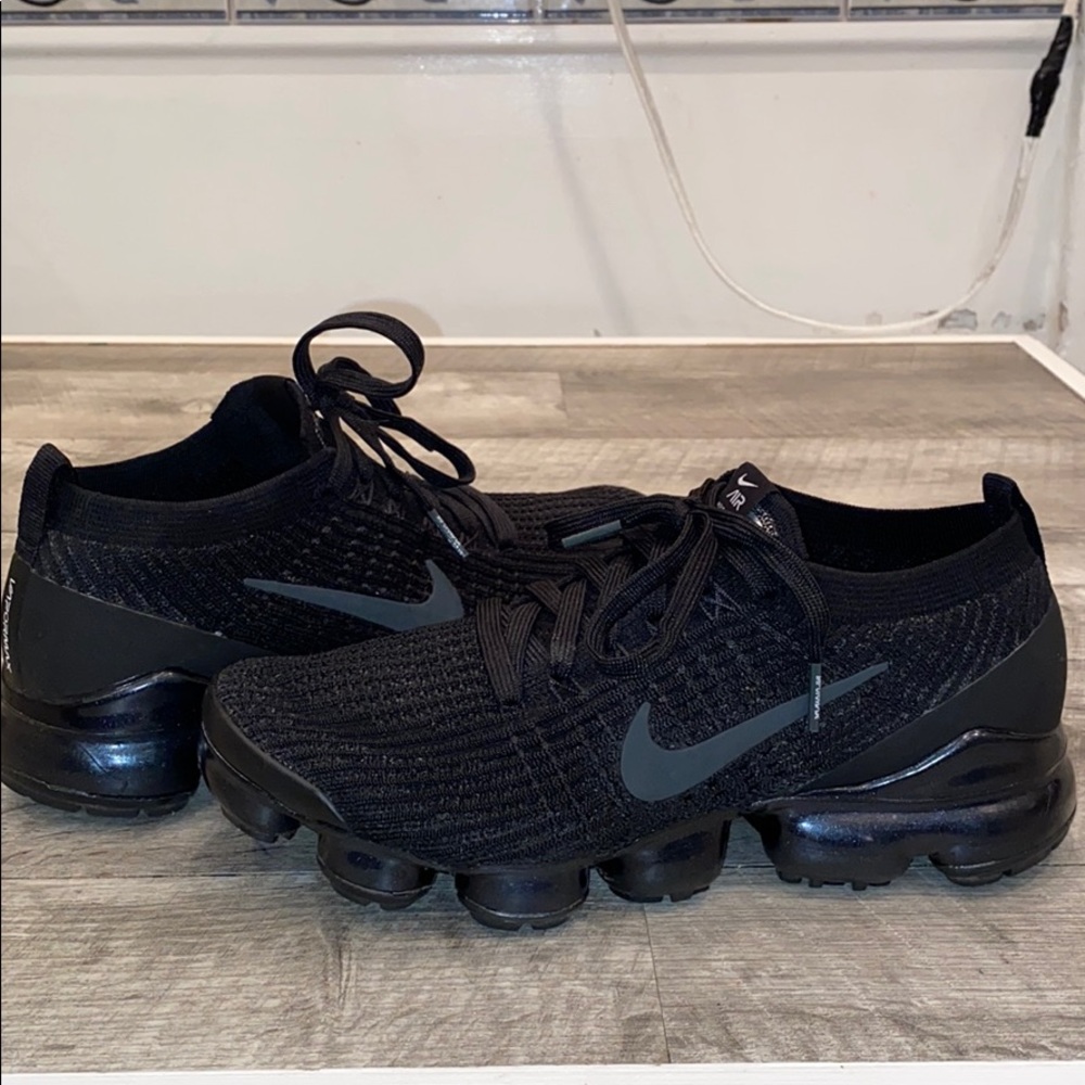 Nike VaporMax sneakers 🖤